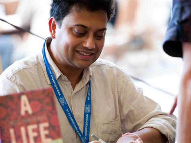 बूकर पुरस्कार के रेस में शामिल हुए नील मुखर्जी men booker