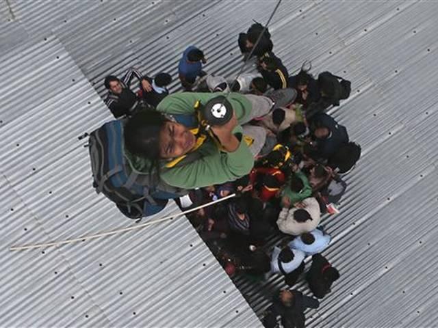कश्मीर बाढ़: तबाही के बाद जम्मू कश्मीर में पानी घटा लेकिन मुश्किलें बढ़ीं Kashmir flood: app updates