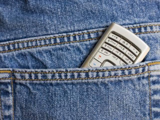 मोबाइल फोन के इस्तेमाल पर डांटा तो लड़कियों ने कर ली आत्महत्या student commit suicide