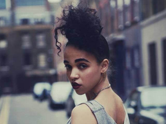 ट्विग को नहीं सुहाता निजी जिंदगी को सार्वजनिक करना fka twig_Singer_