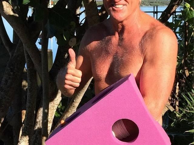 आरी से हाथ कटने के बाद अस्पताल पहुंचे महान गोलफर ग्रेग नोर्मन greg norman
