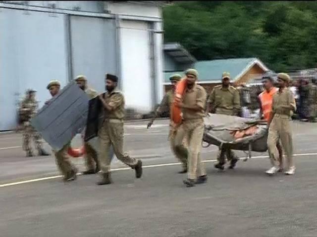 सेना ने कश्मीर से 2,26,000 लोगों को सुरक्षित निकाला army-in-kashmir-flood