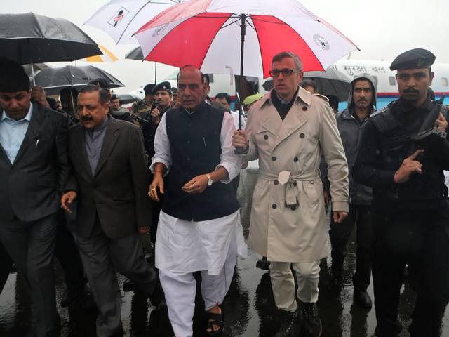 केंद्र ने कश्मीर बाढ़ पर मांगी दैनिक रिपोर्ट Centre ask daily report on Kashmir floods