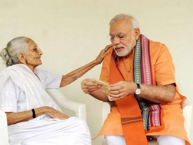 जन्मदिन पर तोहफा: पीएम मोदी को मां ने दिए 5001 रुपये PM Narendra Modi seeks mother’s blessings on birthday