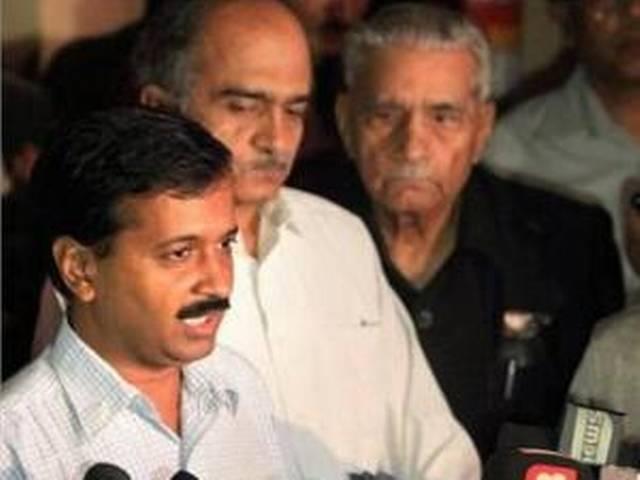 टीम अन्ना ने की एसएमएस कार्ड की शुरुआत टीम अन्ना ने की एसएमएस कार्ड की शुरुआत