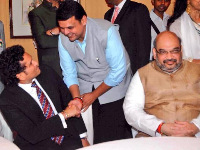चुनावी हलचल के बीच मुंबई में सचिन तेंदुलकर से मिले अमित शाह amit shah meet sachin tendulkar at Giants International Awards