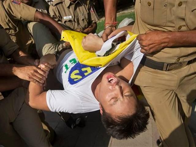 जिनपिंग के भारत दौरे के विरोध में उतरा तिब्बती समुदाय Tibetan youth protest against china prez