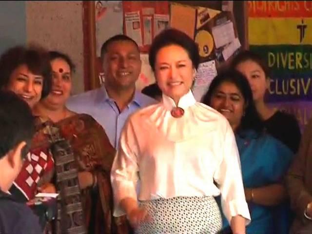 भारतीय बच्चों के साथ गीत गुनगुनाया चीन की प्रथम महिला ने India_China_China’s First Lady Peng Liyuan_