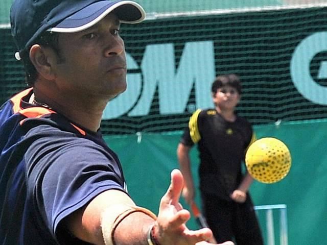 शानदार शतक: अर्जुन ने लगाया मछली की आंख पर निशाना sachin tendulkar shares son arjun tendulkar’s success on facebook wall