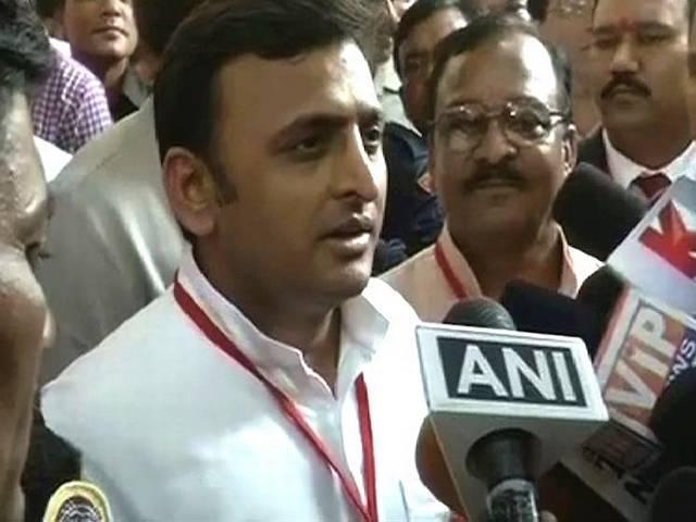 अखिलेश यादव ने निशानेबाज जीतू राय को दिया 50 लाख का इनाम akhilesh-government-reward-jeetu-ray