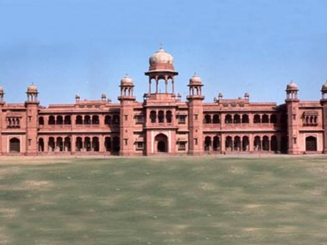 आगरा विश्वविद्यालय ने डॉक्टर बने 55 लोगों की उपाधि को निरस्त किया 55 lose doctorate degrees in Agra