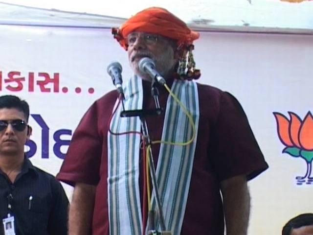 अन्न का एक भी दाना खाए बगैर 9 दिने कैसे रहते हैं मोदी ? modi practice yoga during fast