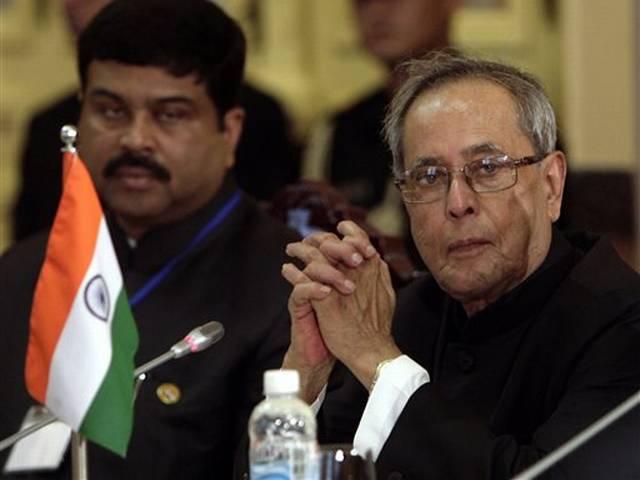 राष्ट्रपति भवन के ‘आवासी’ लेखकों, कलाकारों ने राष्ट्रपति से मुलाकात की president meet writter