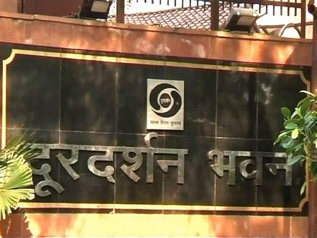 दूरदर्शन एंकर विवाद 2.0: एक और एंकर की छुट्टी Another anchoring controversy at Doordarshan, DD News