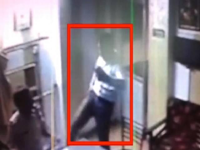 सीबीआई के अफसर ने की पुलिस इंस्पेक्टर की पिटाई cbi officer beat police inspector