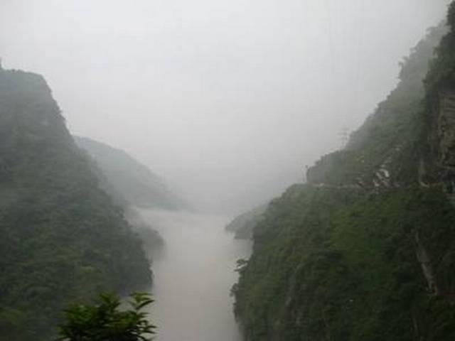 हिमाचल: यात्रियों से भरी बस गोबिंद सागर जलाशय में जा गिरी , 25 की मौत himachal_bus_accident