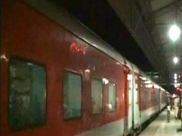 अब एसएमएस भेज बुक करा सकते हैं ट्रेन में खाना railway sms service