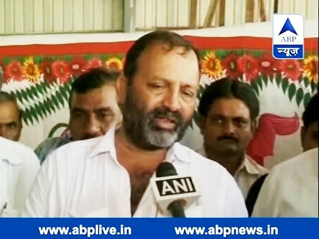 बेटे की मौत के बाद बीजेपी सांसद ने फिर से रचाया बहू का ब्याह, कन्यादान में दी 100 करोड़ की संपत्ति Porbandar BJP MP Vitthal Radadiya plays father to widowed daughter-in-law; gives property of worth Rs 100 crore in ‘kanyadan’