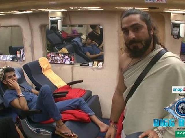 बिग बॉस, पांचवा दिन: बर्थडे गिफ्ट पाकर भड़क उठे प्रनीत, सीक्रेट सोसाइटी से बेदखल हुए पुनीत इस्सार Big Boss: Day 5