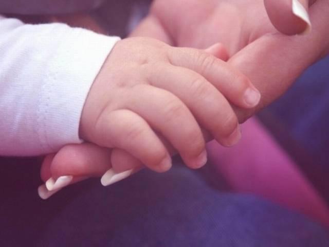 आखिर क्यों एक मां ने की सात महीने के बच्चे को बेचने की कोशिश! poverty-child