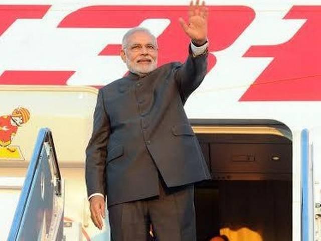 PM मोदी अमेरिका से रवाना, ओबामा को सपरिवार भारत आने का न्योता दिया Narendra Modi_Barack Obama_India_