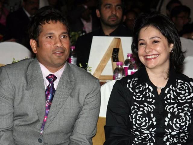 सचिन का करिश्मा: क्रिकेट स्टेडियम में बदला दुर्गा पूजा पंडाल sachin_durga_puja_cricket_stadium