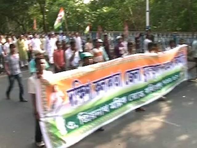 सरकार के खिलाफ रेल मंत्री मुकुल रॉय का मोर्चा सरकार के खिलाफ रेल मंत्री मुकुल रॉय का मोर्चा