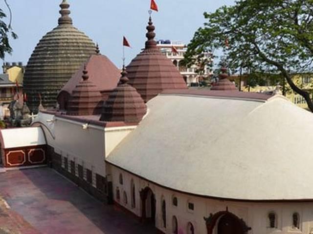 इस मंदिर में पंद्रह दिनों तक होती है दुर्गा पूजा kamakhya-temple