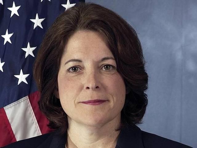 व्हाइट हाउस घुसपैठ मामला: होमलैंड सिक्योरिटी की निदेशक ने दिया इस्तीफा us secret service director Julia Pierson resigns