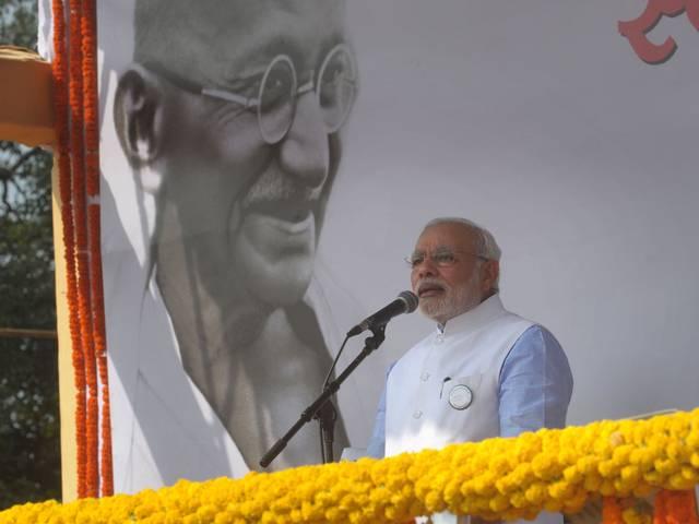 कांग्रेस नेता शशि थरूर ने स्वीकारा मोदी का यह न्यौता, क्या सफाई के अभियान पर राजनीति होनी चाहिए? ‘Swachh Bharat’ campaign