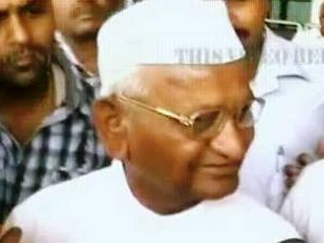 प्रधानमंत्री मनमोहन सिंह पर यकीन नहीं: अन्ना प्रधानमंत्री मनमोहन सिंह पर यकीन नहीं: अन्ना