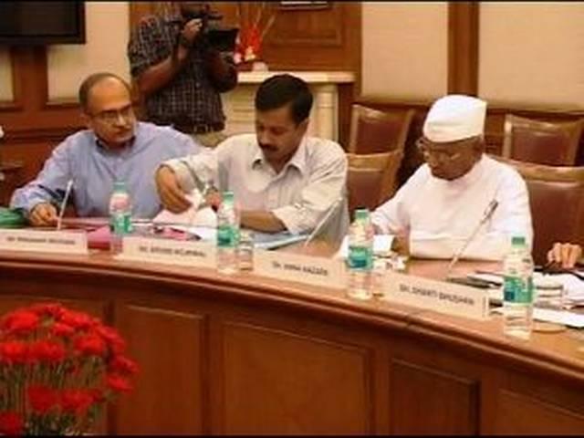 मतभेदों की छांव में टीम अन्ना की बैठक आज मतभेदों की छांव में टीम अन्ना की बैठक आज