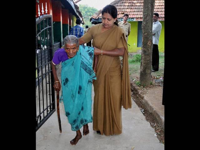 यहां बुजुर्ग महिलाओं का वोट है पुरुषों से ज्यादा seniour-citizen-women-man-vote