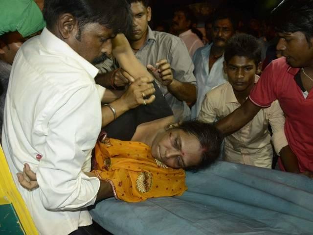 पटना: रावण दहन के दौरान हादसे में 33 लोगों की मौत, 100 से ज्यादा लोग जख्मी 32 killed in Patna stampede after Dussehra event