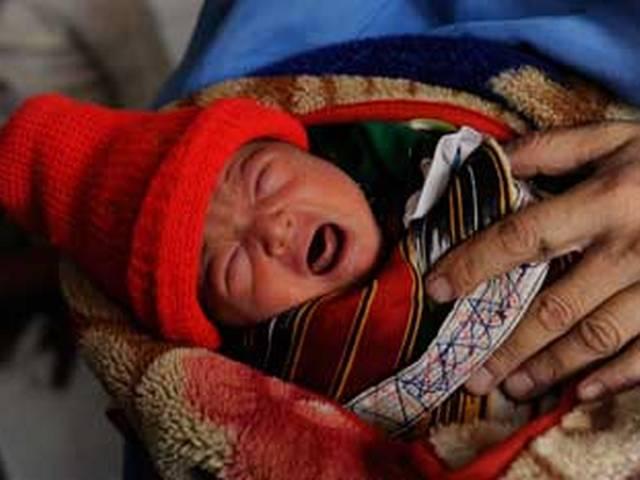 भगदड़ में सात महीने के बच्चे की जान बचाकर मानवता की मिसाल बनीं किरण child-life-save
