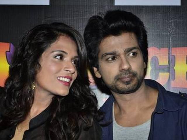 रिचा चड्ढा और निखिल द्विवेदी ने तिहाड़ जेल में कैदियों से मुलाकात की richa_chaddha_nikhil_diwedi