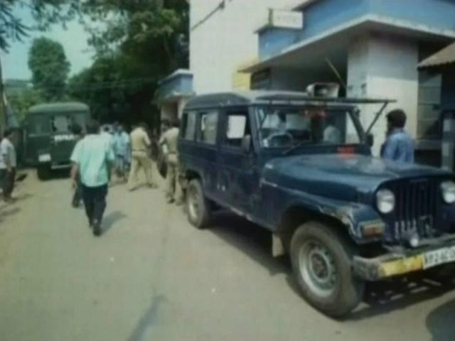 बर्धमान विस्फोट मामले में दो संदिग्धों की तलाश में जुटे अधिकारी police-trying-to-find-two-suspects-bardhman-blast