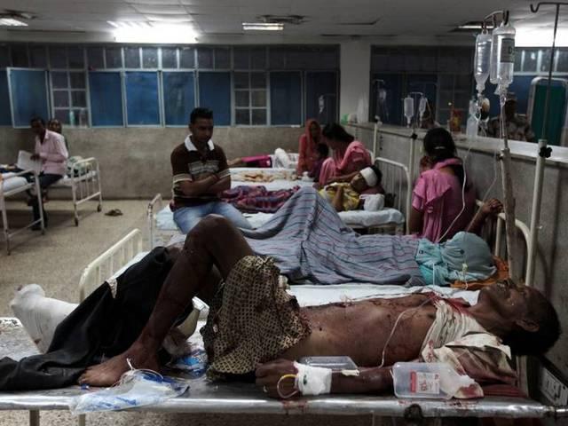 जम्मू कश्मीर के कई इलाकों में रात से फायरिंग कर रहा है पाकिस्तान, दो महिलाओं की मौत JCO among 12 injured in fresh Pak ceasefire violation