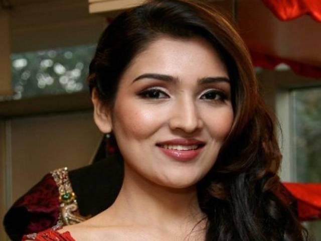 फिल्मों में एंट्री से पहले गोविंदा की बेटी नर्मदा से बनी टीना govinda_daughter_name