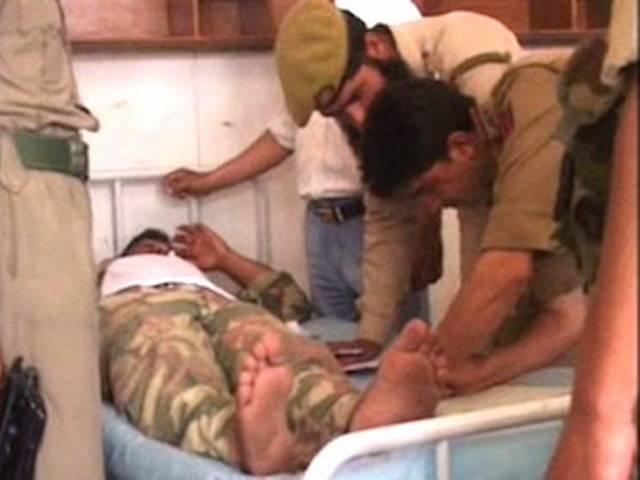 कश्मीर: आतंकी हमले में 5 CRPF जवान जख्मी कश्मीर: आतंकी हमले में 5 CRPF जवान जख्मी