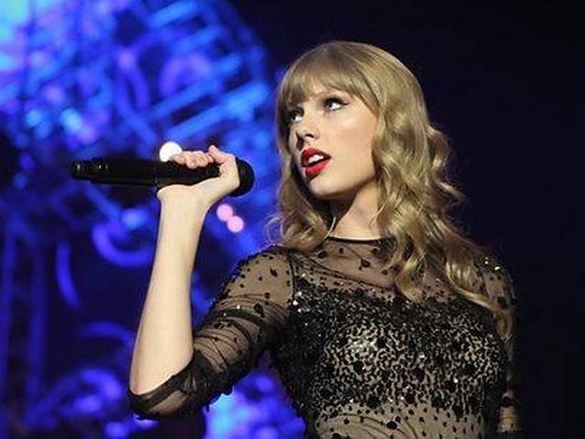 मैं अकेली ही खुश हूं: टेलर स्विफ्ट i am alone but happy said taylor swift