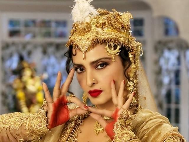 हैप्पी बर्थडे: मेहनत से 'खूबसूरत' रेखा ने छुई ऊंचाईयां, शादी और अफेयर को लेकर सुर्खियों में रहीं Happy Birthday Rekha