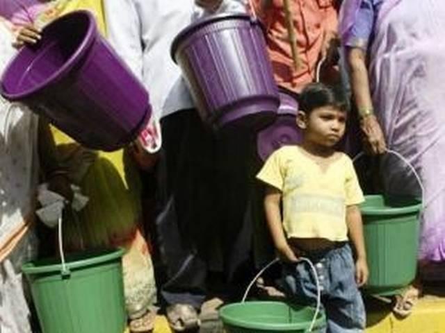 मुंबई में पानी की सप्लाई में 10 फीसदी की कटौती मुंबई में पानी की सप्लाई में 10 फीसदी की कटौती