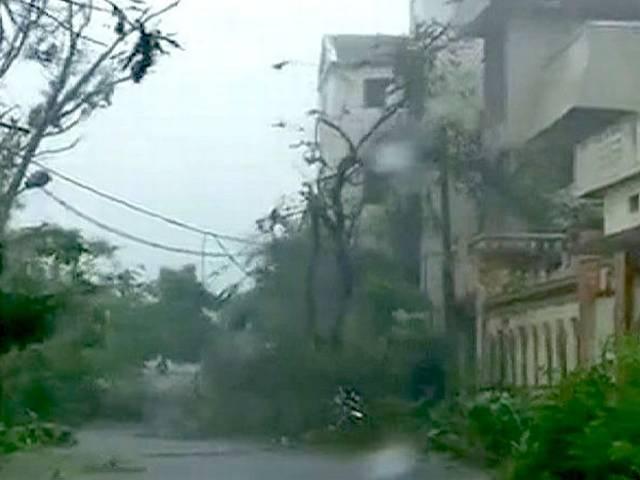 हुदहुद तूफान से 6 की मौत, खौफ के साये में 10 घंटे hudhud_storm