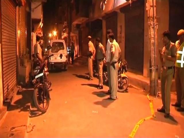 दिल्ली के रोहिणी में दो पुलिस कांस्टेबल पर फायरिंग, एक की मौत Delhi_rohini_constable