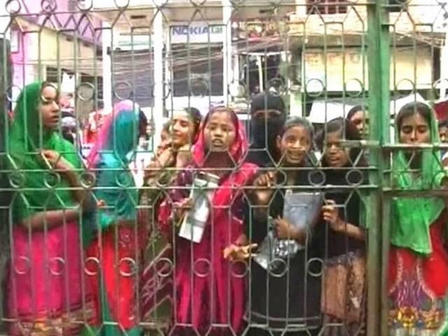 बिहार के नालंदा में अजीजिया मदरसा ने लड़कियों की पढ़ाई पर लगाई रोक muslim women prohibited in madarasa!