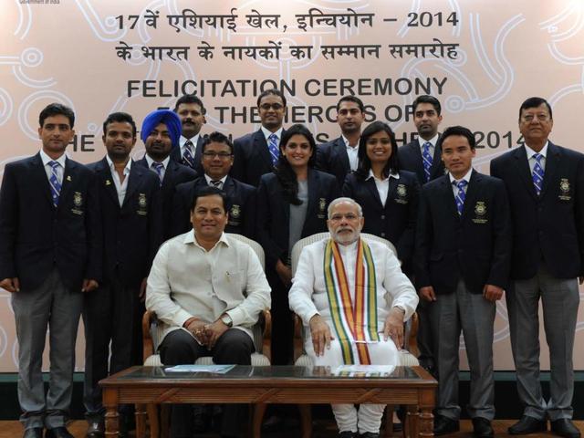 एशियाई पदक विजेताओं से मिले मोदी, उनकी उपलब्धि को सराहा modi