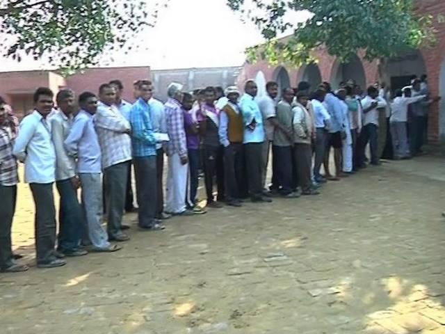 वोटिंग: दोपहर तक हरियाणा फास्ट स्पीड में तो महाराष्ट्र पिछड़ा Haryana_Maharashtra_Election_Voting Percentage_