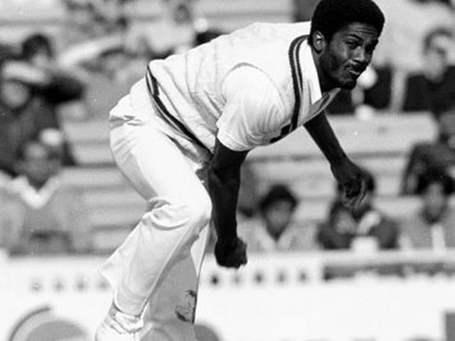 GREAT: 5,473 गेंदे और 11 साल तक 1 भी वाइड गेंद नहीं फेंकी Michael Holding_World Record_West Indies_