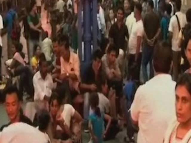 असम हिंसा: तनाव जारी, सेना ने किया फ्लैग मार्च असम हिंसा: तनाव जारी, सेना ने किया फ्लैग मार्च